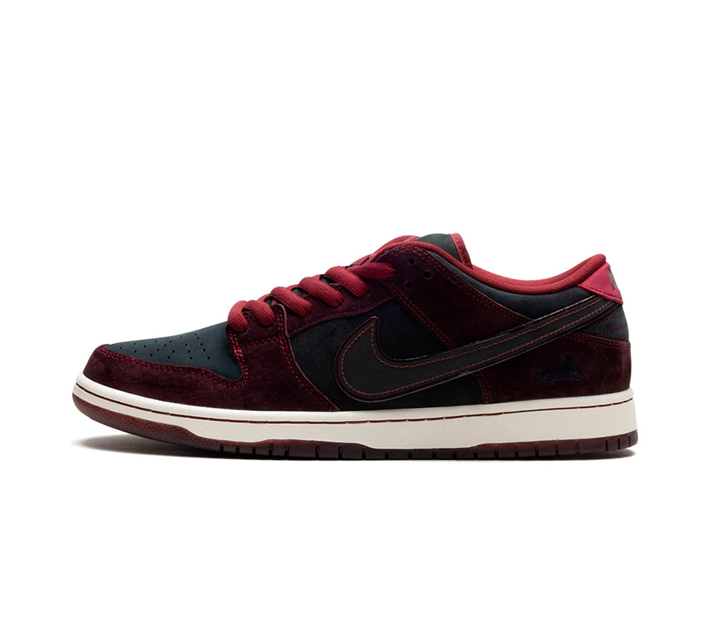 Nike SB Dunk Low - Riot Skateshop